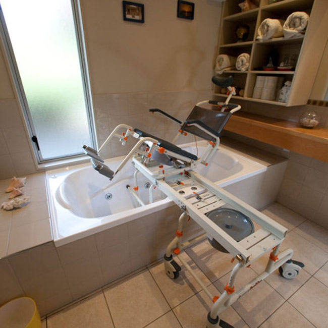 Showerbuddy TubBuddy with Tilt SpinLife