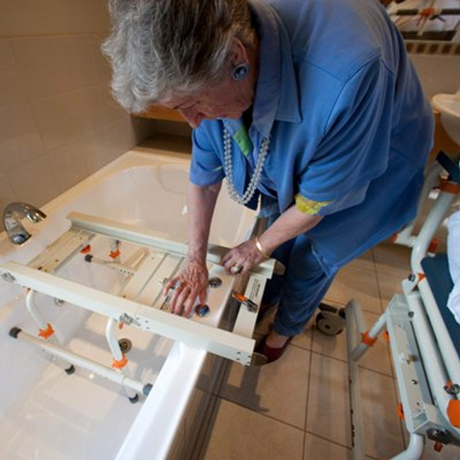 Showerbuddy TubBuddy with Tilt SpinLife